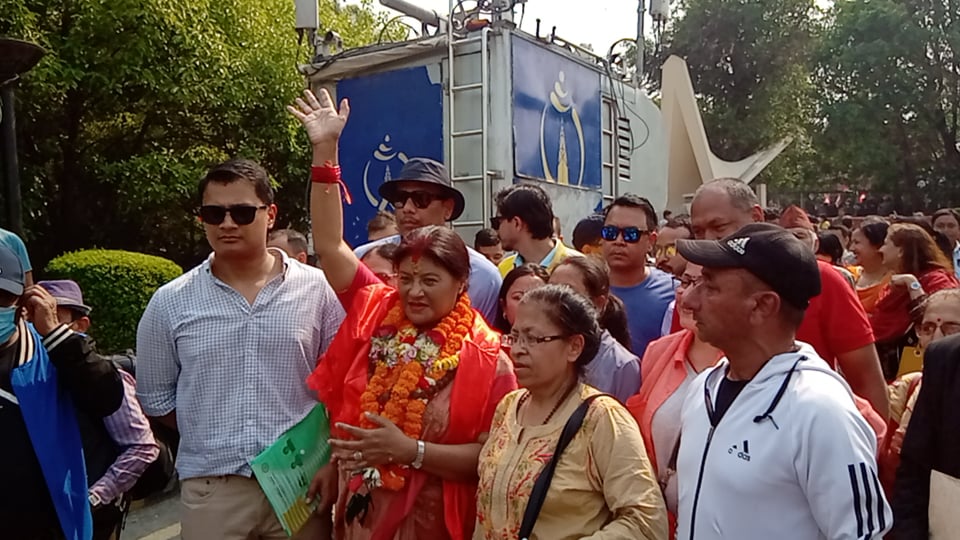 सिर्जना सिंहलाई प्रश्नः केशव स्थापितले दाेब्बर मतले हराउँछु भनेका छन् नि ?